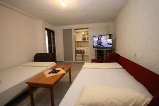 Апартаменты Relax Apartmani Сутоморе Двухместный номер с 2 отдельными кроватями и ванной комнатой-7