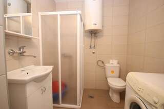 Апартаменты Relax Apartmani Сутоморе Двухместный номер с 2 отдельными кроватями и ванной комнатой-15